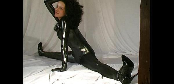  Cute rubber babe streching sex